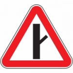 Кто должен уступить дорогу и почему?