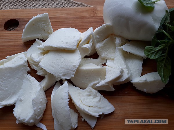 Мясные шарики-тефтели, с овощами и сыром в духовке