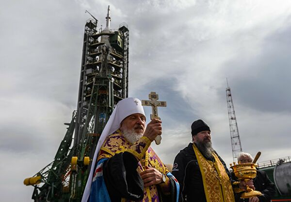 Рогозин предложил украсить космические ракеты и корабли хохломой и гжелью