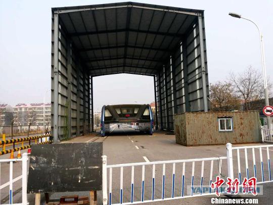 Китайская полиция арестовала 30 человек, причастных к созданию «портального автобуса»