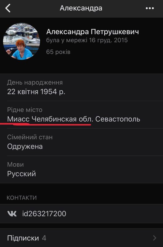 Я даже не знаю, как это обозвать... но - пенсионерка целует вагон крымского поезда