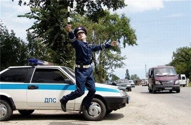 Школьники и полицай