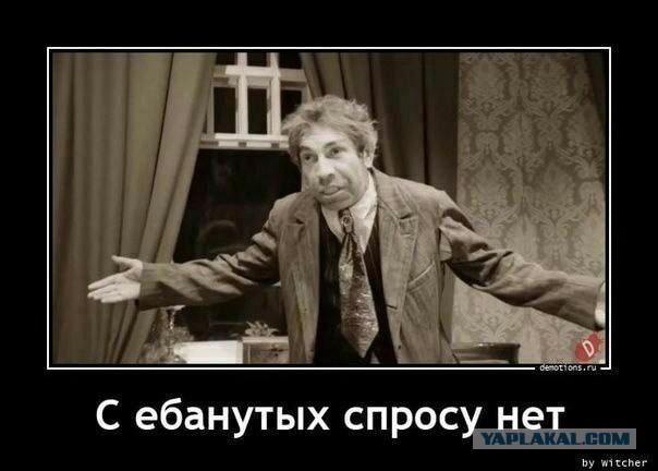 Ночью на Малышева в Екатеринбурге мужчина напал на водителя автомобиля, а его спутница заявила, что ему за это ничего не будет