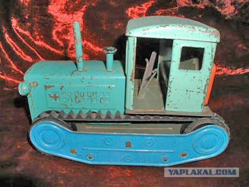 Игрушки СССР. Большие железные грузовики