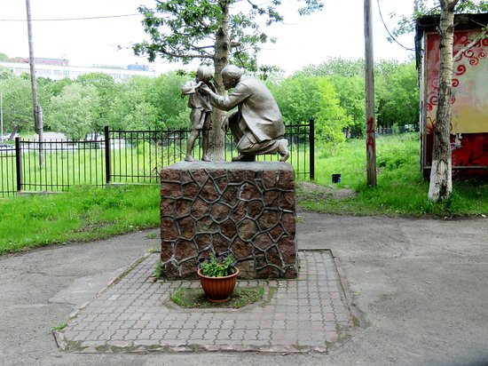 Самые странные памятники Ленину со всего света