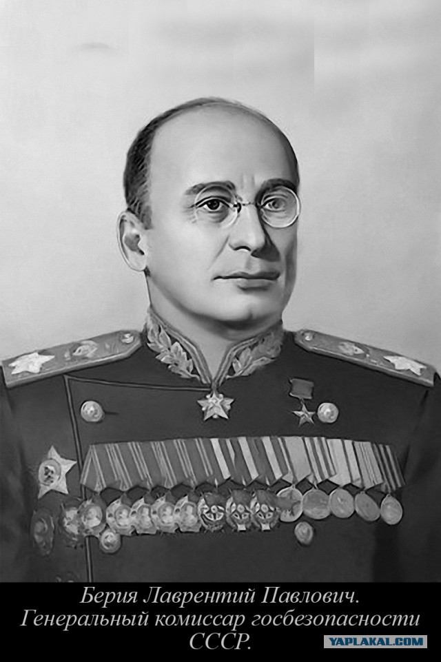 Почему в России резко выросли цены на бензин на пальцах