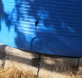 В Симферополе вандалы повредили пять емкостей для воды