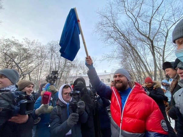 Суд над Навальным устроили прямо в отделе полиции. Адвоката уведомили об этом за несколько минут до заседания