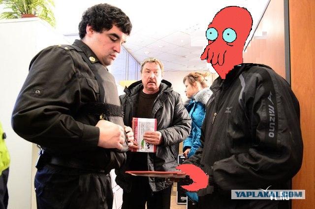 Фотожаба: Приставы и страховщики.