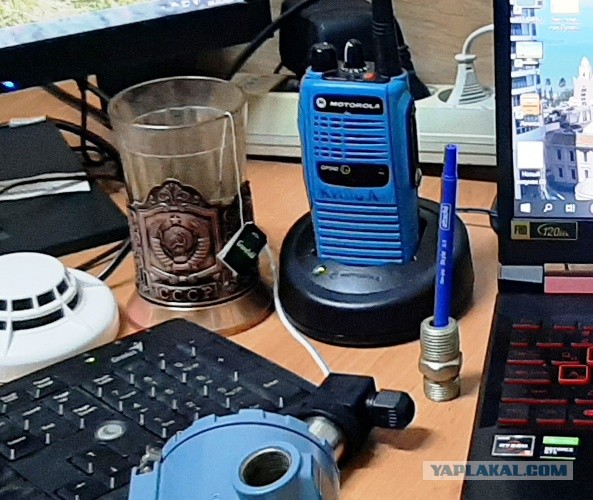 А из какой кружки вы пьёте на работе?