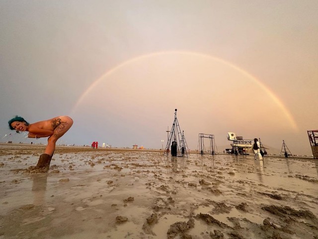 Девушки с фестиваля Burning Man-2023