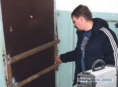 Неадекватная соседка...