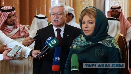 Меланья и Иванка Трамп отказались от головных уборов в Саудовской Аравии