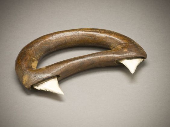 Виды необычного оружия: оружие из акульих зубов