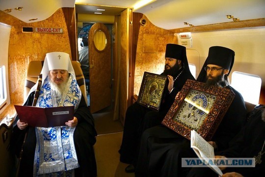 Тем временем на Луне