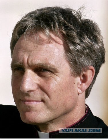 Папа римский Бенедикт XVI отрекся от престола