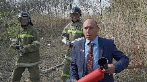 В Уссурийске на пять суток арестовали актера, исполняющего роль вымышленного депутата Виталия Наливкина, за нецензурную брань