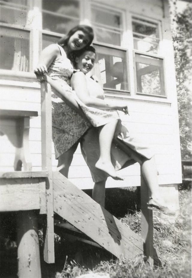 30 откровенных фотографий канадских девочек-подростков 1940-х годов