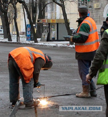 Почему крышка люка круглой формы?
