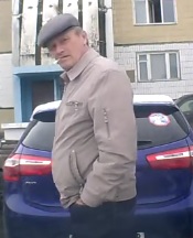 Перепутала педали при парковке...