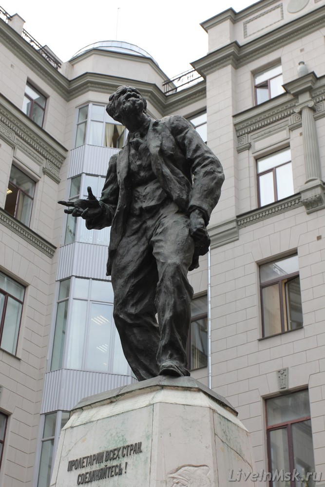 Памятник воровскому в москве на лубянке
