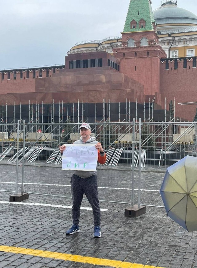 В центре Москвы задержали мужчину с плакатом