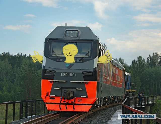 "Морда» нового локомотива 2ЭС7. Ассоциации