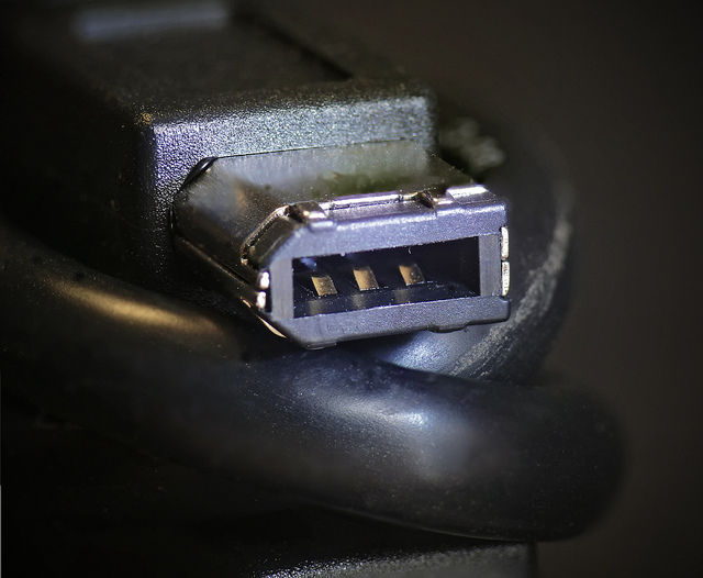 Трагедия FireWire: разработанную совместными усилиями технологию уничтожили корпоративные войны