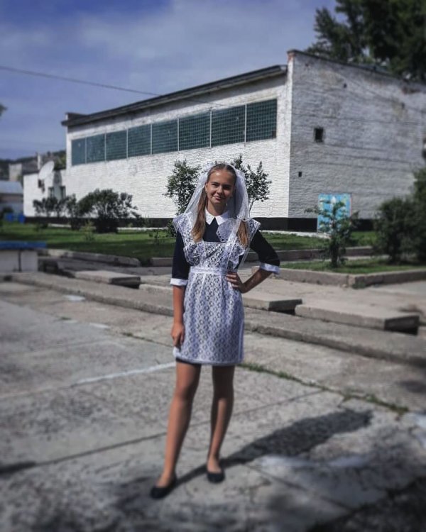 Ослепительные одиннадцатиклассницы 2019 года: Каблуки, помада, кружева