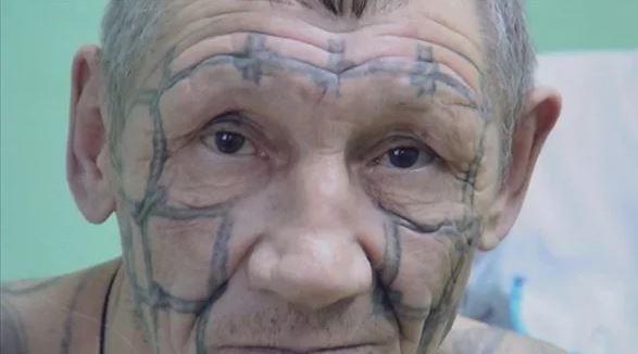 «Наказала всю страну»: из-за жалобы недовольной клиентки в России стали уходить в тень салоны тату и перманентного макияжа