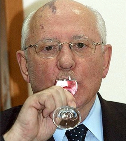 Муж перед едой выпивает....
