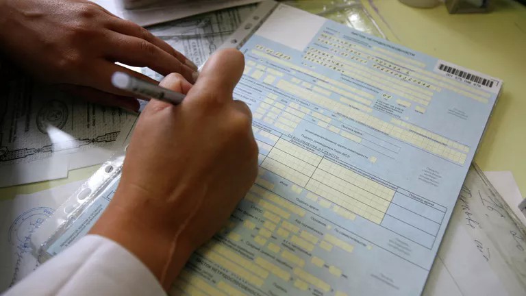 В Минздраве предложили сократить больничный до трёх дней для тех, кто часто болеет