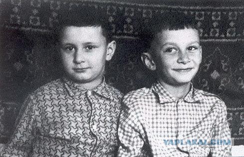 Знаменитости в детстве. Фото из домашних архивов