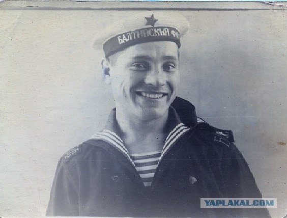 Почему на флотских брюках не было ширинки?!