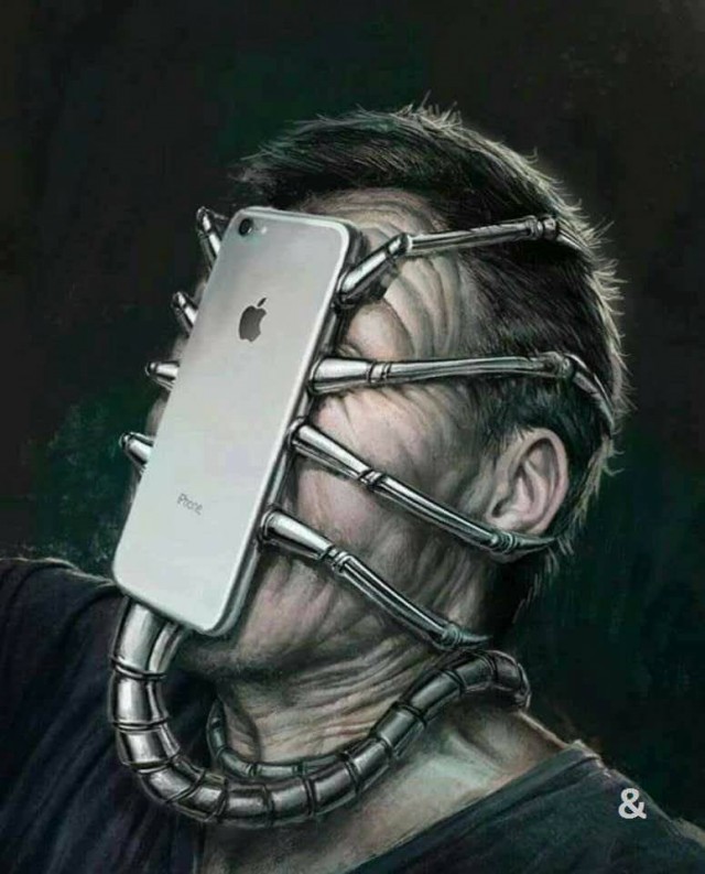 Ярославский депутат растоптал iPad из-за американских санкций