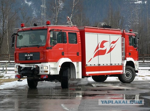 На дорогах Китая заметили «двухголовую» пожарную машину