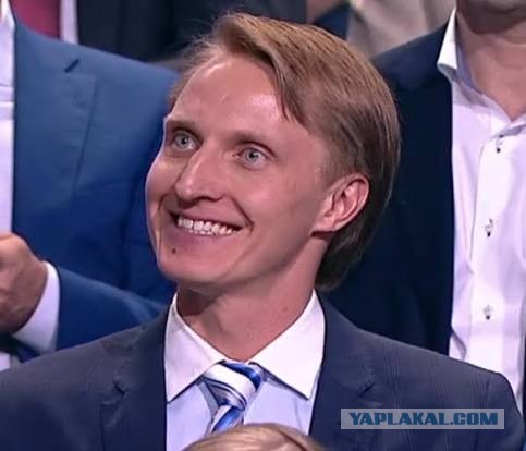 Я достаю из широких штанин....