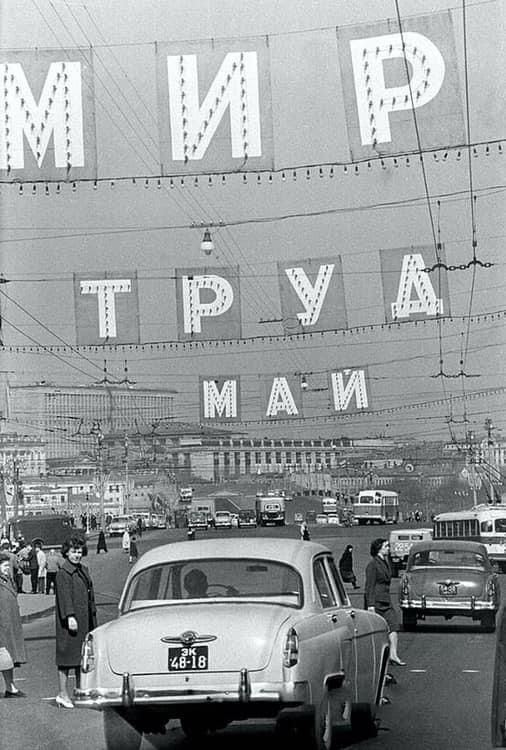 Уличные чёрно-белые фотографии. Весь мир
