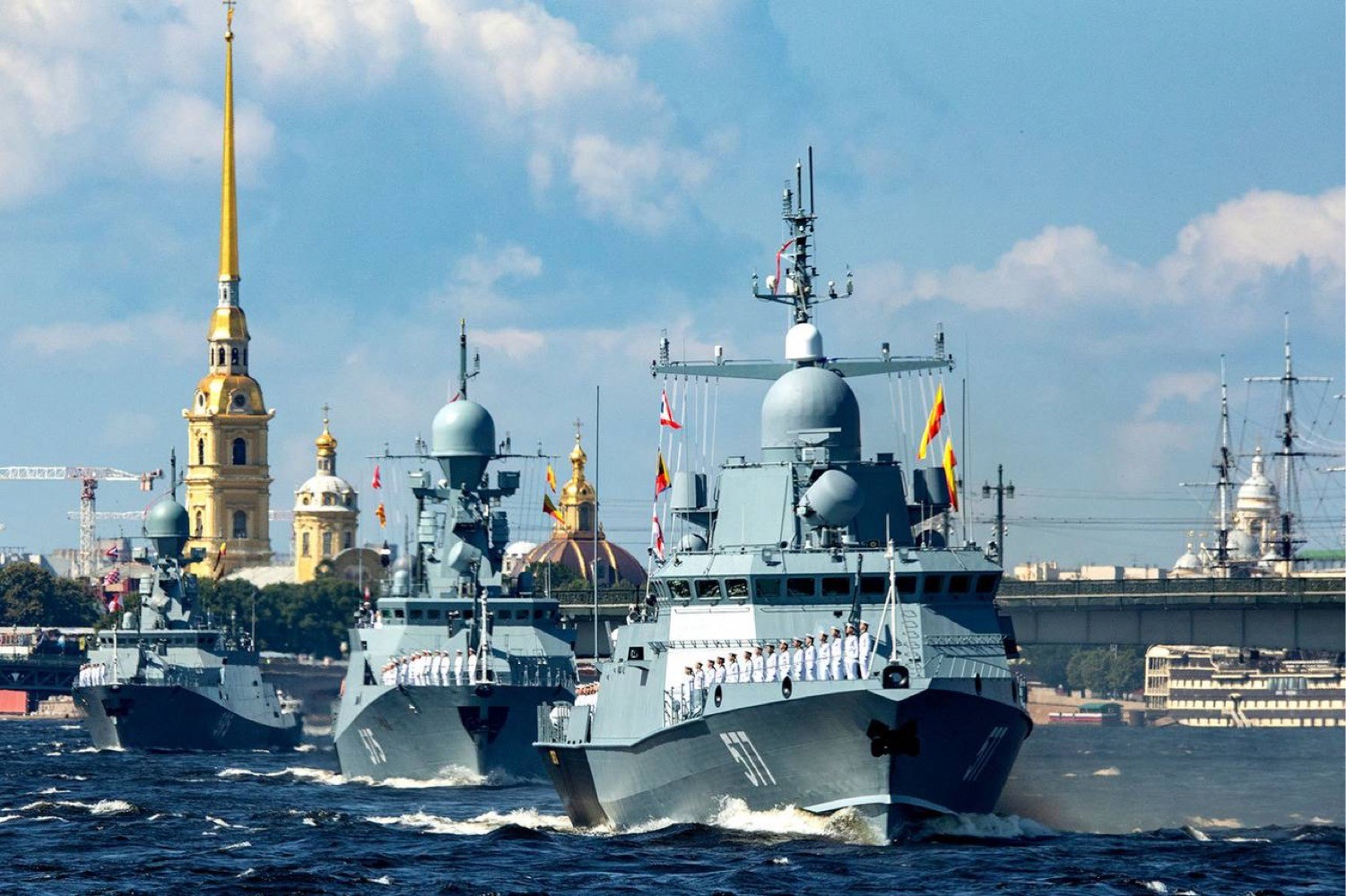 Главный военно-морской парад в Петербурге отменен, — городской комитет по транспорту