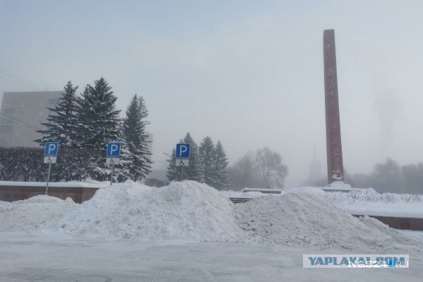 31 января 2021, 10:40 «Все в ожидании»: красноярские площади за ночь засыпали тоннами снега