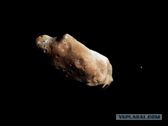 10 странных спутников Солнечной системы