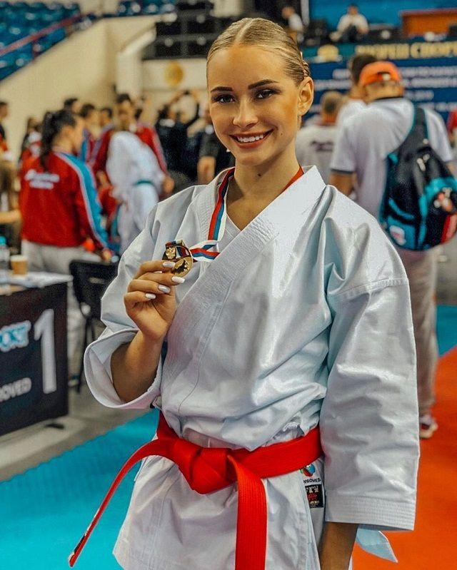Новая чемпионка России по каратэ, Мария Зотова, валит с ног своей красотой