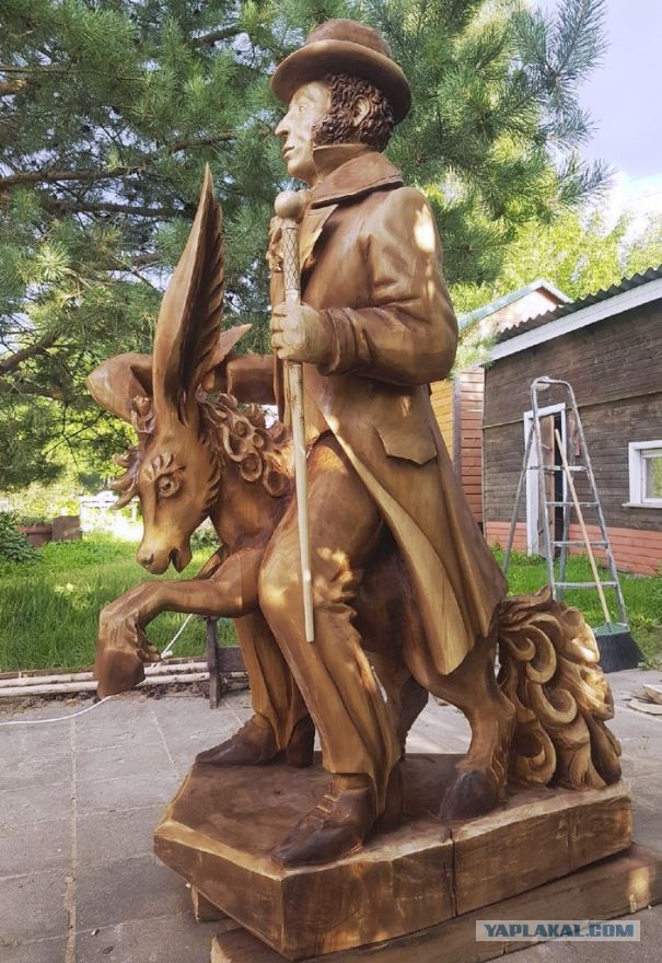 Серая стена куда лучше портрета Пушкина