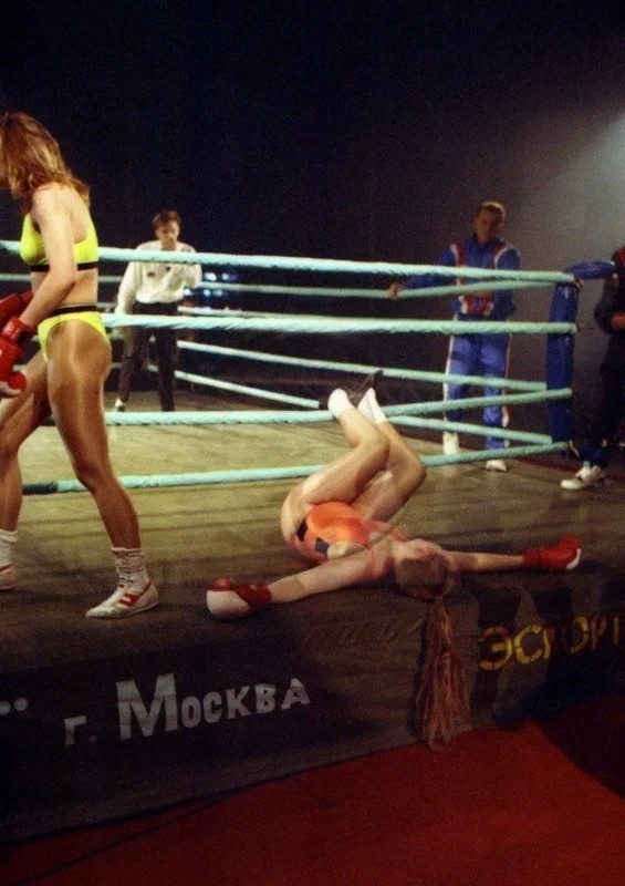 Девчата из 90-х и 00-х