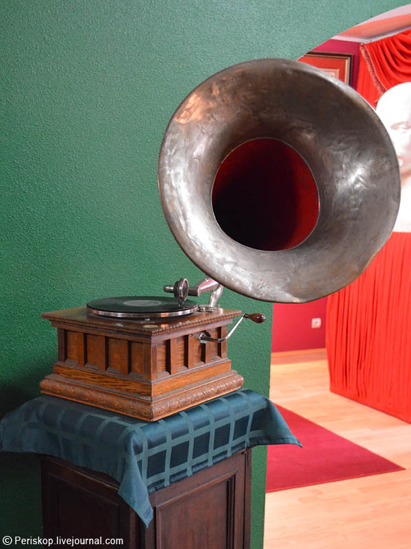 Апрелевский музей завода грампластинок.