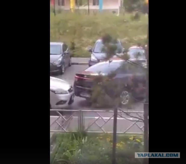 Жительница Нижнего Новгорода устроила ДТП с четырьмя припаркованными автомобилями