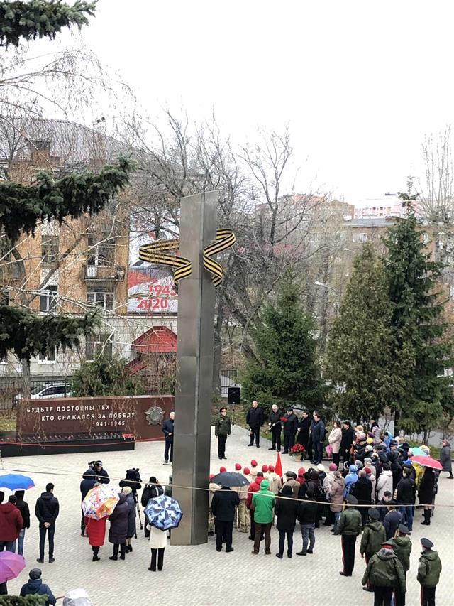 Районные власти в Самаре убрали из памятника воинам ВОВ разрубленную свастику, испугавшись закона о пропаганде фашизма