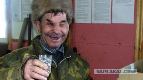 В Воронежской области пьяная дама доколупалась до аниматора в костюме Деда Мороза