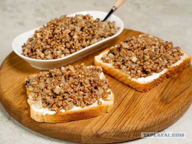 Киевляне массово бросились скупать гречку