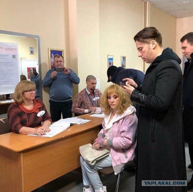 Пугачева с Галкиным и детьми улетели на Кипр за гражданством